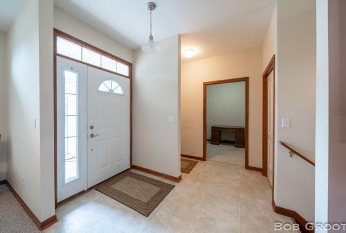 3305 Town Crossing Dr, Wyoming, MI