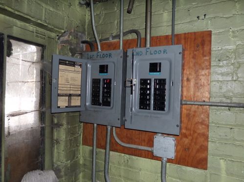 8028 Yates Blvd, Chicago IL 60617-2316 exterior