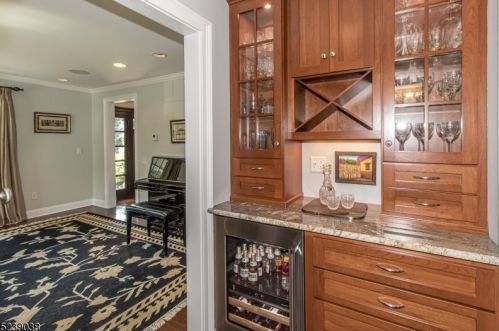 1019 Smt Ave, Westfield NJ 07090-3221 exterior