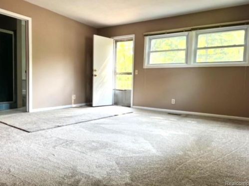 5204 Park Lake Rd, East Lansing MI 48823-3800 exterior