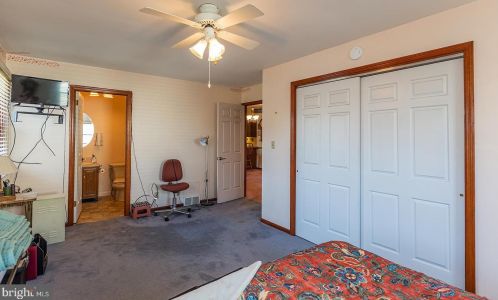 140 Longfellow Dr, Lancaster PA 17602-4048 exterior