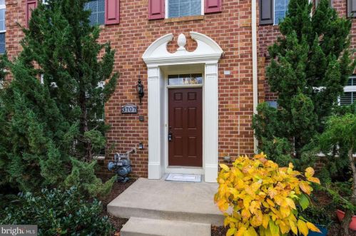 3707 Commodore Joshua Barney Dr, Washington DC 20018-4443 exterior