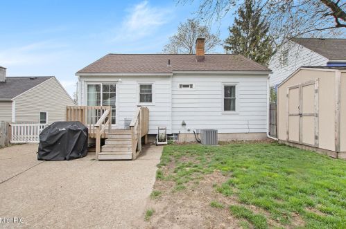 822 Royal Oak St, Wyoming MI exterior