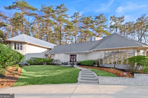 30 Chevaux Ct, Atlanta GA  30342-1944 exterior