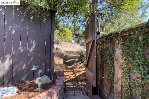 683 Arlington Ave, Berkeley CA 94707-1039 exterior