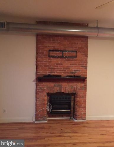 606 2nd St, Philadelphia PA 19133-3303 exterior