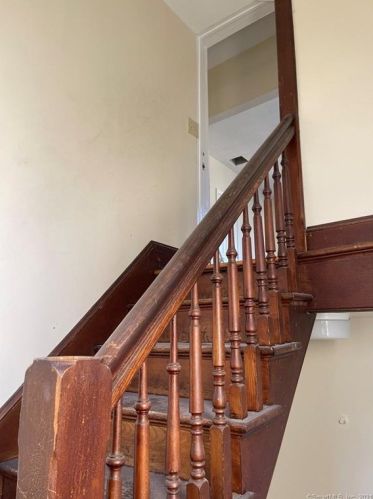 260 Main St, Meriden CT 06451-3859 exterior