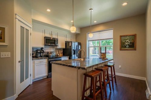 818 6th St, Manitowoc WI 54220-3358 exterior