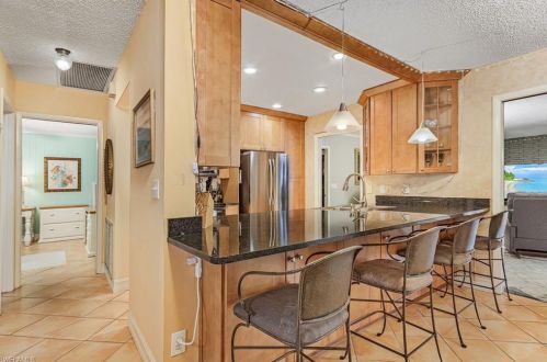 620 94 Ave, Naples FL 34108-2447 exterior