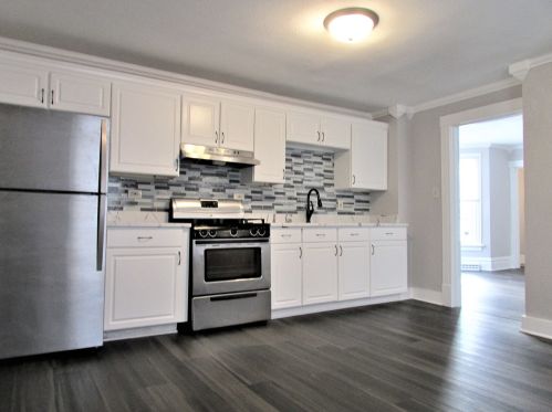 623 Jackson St, Waukegan, IL 60085-7367