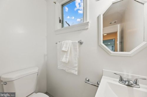 5117 Mount Vernon Memorial Hwy, Alexandria VA  22309-3319 exterior