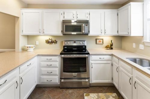 312 Hollyfax Cir, Atlanta, GA 30328-5702