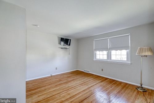 100 Acadia Dr, Riverton NJ 08077-3136 exterior