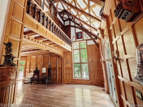 2009 Victoria Hl, Rochester MI exterior