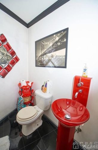 1610 Oak Tree Rd, Iselin NJ 08830-1540 exterior