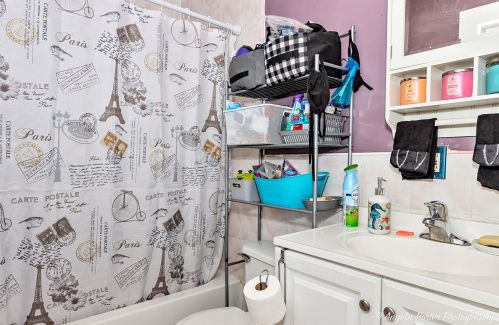 806 Lenox Ave, Waukegan IL 60085-7438 exterior