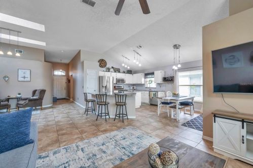 9616 Long Meadow Dr, Tampa FL  33615-1236 exterior