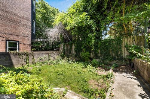 2311 Green St, Philadelphia PA 19130-3120 exterior