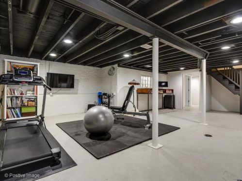 5017 Lawndale Ave, Chicago IL 60659-1103 exterior