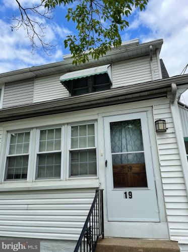 19 Ashland Ave, Manor, PA 19036-1307