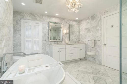 2109 Locust St, Philadelphia PA 19103-4802 exterior