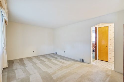 5811 Rodgers St, Pittsburgh PA 15207-2274 exterior