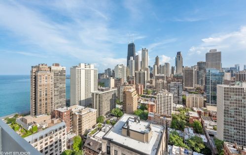 1300 Astor St, Chicago IL  60610-2139 exterior