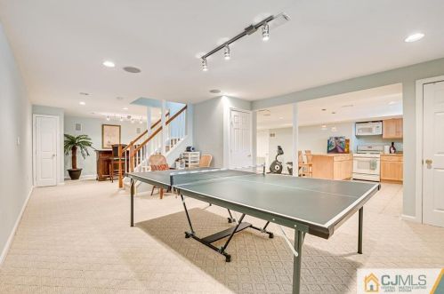 16 Sonia Ct, Edison NJ 08820-4443 exterior