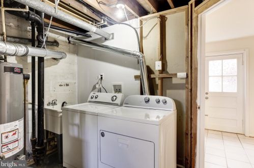 4706 Creek Shore Dr, Rockville MD  20852-2407 exterior