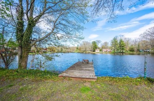 10 Grieb Trl, Wallingford CT  06492-2616 exterior