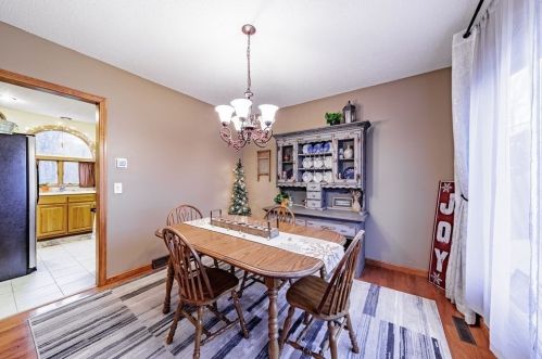 201 Winterset Dr, Springfield MA 01129-1850 exterior