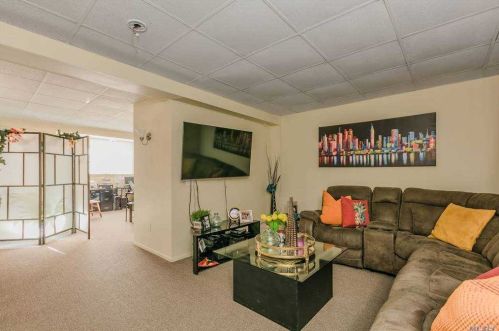 172 Mckay Rd, Huntington Station NY 11746-1346 exterior