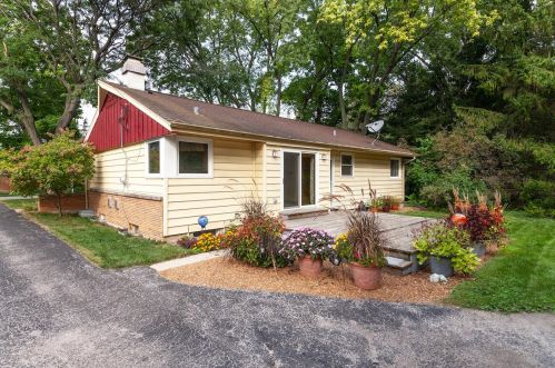 6038 Ironwood Ln, Milwaukee WI 53217-4423 exterior