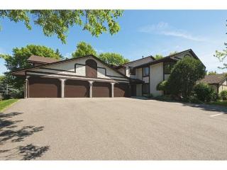 15688 Sussex Dr, Hopkins, MN 55345-1454