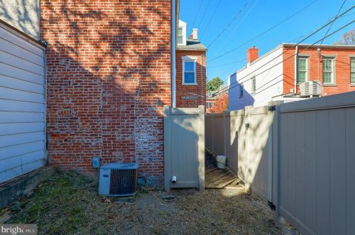 25 Plum St, Lancaster PA 17602-2724 exterior