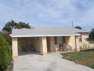 1820 Binney Dr, Fort Pierce FL  34949-3512 exterior