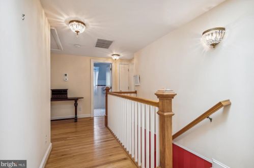 2417 Davis Ave, Alexandria VA  22302-3209 exterior