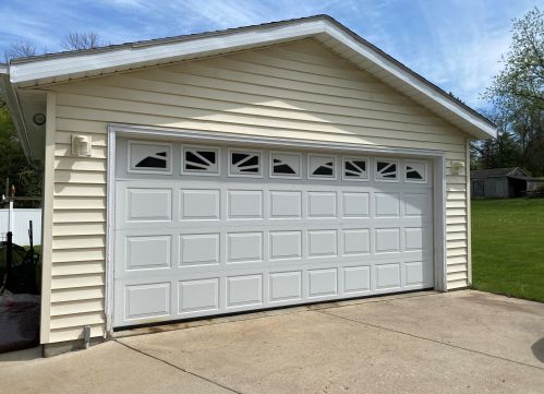 208 Spaulding St, Watertown, WI 53098-1930