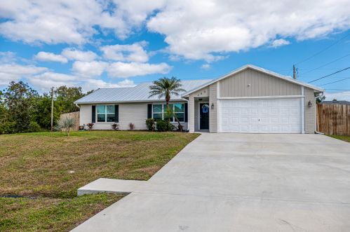 489 College Park Rd, Fort Pierce FL  34953-6224 exterior