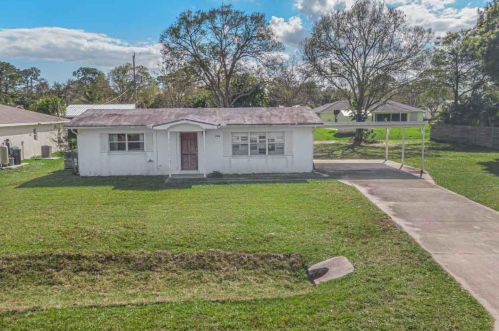 7409 Coquina Ave, Fort Pierce, FL 34951-1189