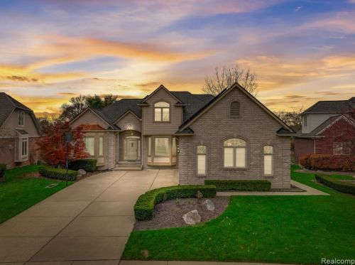 48441 American Elm Dr, Macomb Township, MI 48044-1429