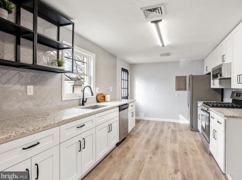 1 Scarlet Ave, Chester PA 19014-2122 exterior