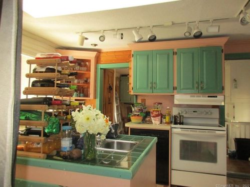 382 Prospect St, Torrington CT 06790-6330 exterior