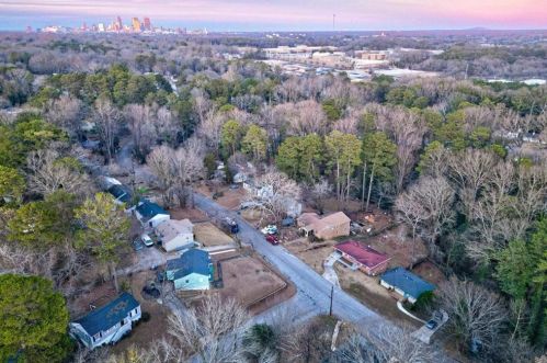 1898 Lisbon Dr, Atlanta GA  30310-4916 exterior