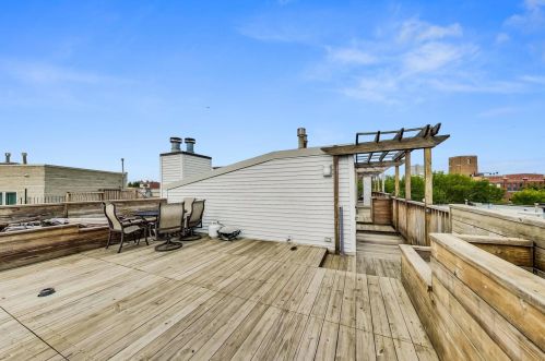 1145 Newport Ave, Chicago IL  60657-1512 exterior