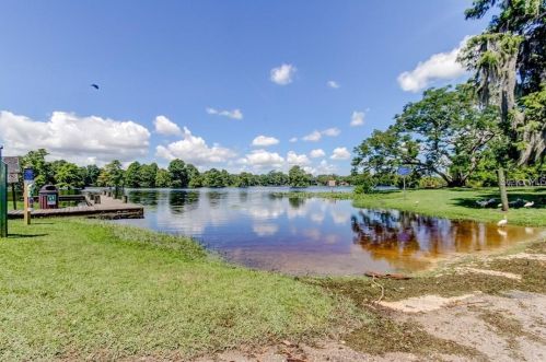 527 Broxburn Ave, Tampa FL  33617-7823 exterior