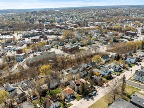 4 Lewis St, Woonsocket RI 02895-1905 exterior