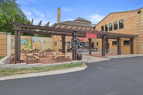 2867 Superior St, Milwaukee WI  53207-2550 exterior