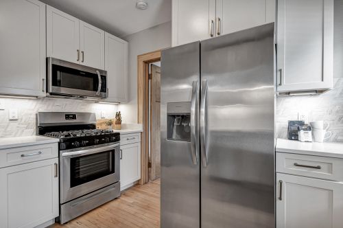 1411 Potter Ave, Milwaukee WI 53207-2115 exterior