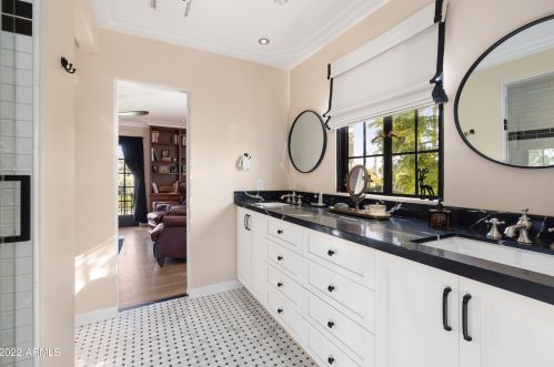 2050 11th Ave, Phoenix AZ  85007-1509 exterior